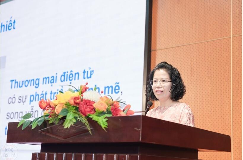 Bà Nguyễn Thị Minh Huyền, Phó Cục trưởng Cục Thương mại điện tử và Kinh tế số (Bộ Công Thương) phát biểu khai mạc chương trình đào tạo.