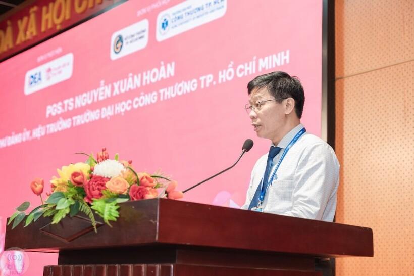 PGS.TS Nguyễn Xuân Hoàn - Bí Thư Đảng ủy, Hiệu trưởng Trường Đại học Công Thương TP. Hồ Chí Minh phát biểu tại chương trình đào tạo.