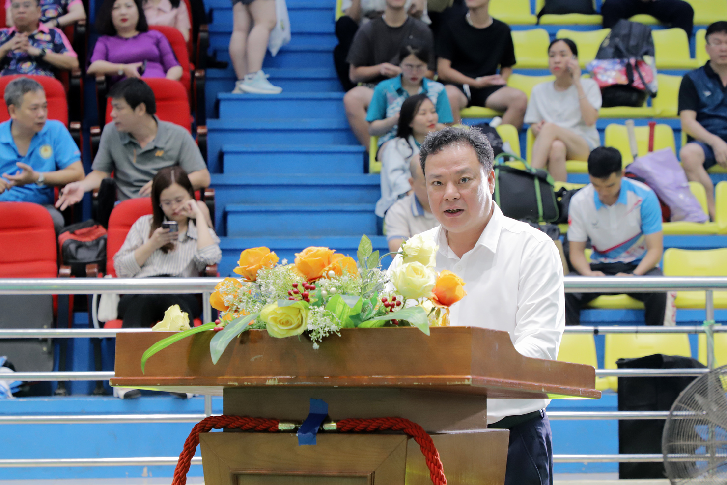 Phó Bí thư chuyên trách Đảng ủy Bộ Tài chính Đỗ Văn Trường phát biểu khai mạc giải thể thao.
