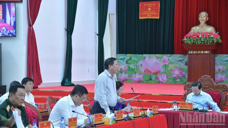 Bộ trưởng Xây dựng Trần Hồng Minh phát biểu ý kiến tại hội nghị. (Ảnh: THANH GIANG).