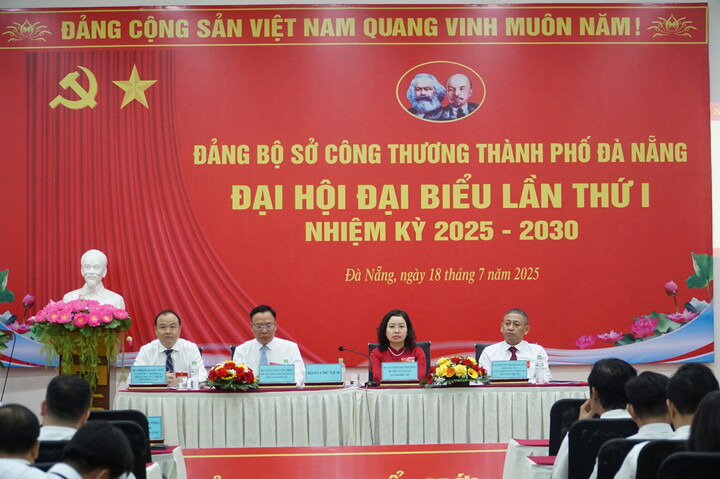 Ban Thường vụ Đảng ủy Sở Công Thương thành phố Đà Nẵng nhiệm kỳ 2025 - 2030. Ảnh: Vũ Lê
