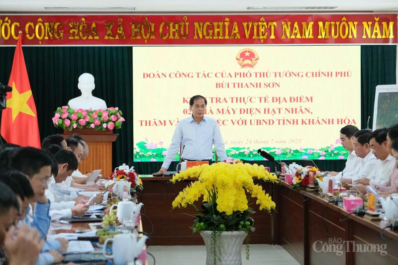 Quang cảnh buổi làm việc