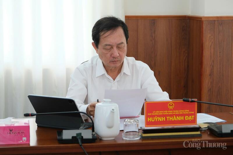 Uỷ viên BCH Trung ương Đảng, Phó Trưởng Ban Tuyên giáo và Dân vận Trung ương Huỳnh Thành Đạt