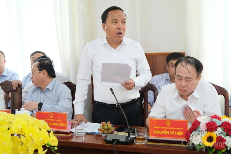 Thứ trưởng Bộ Công Thương Nguyễn Hoàng Long phát biểu tại buổi làm việc