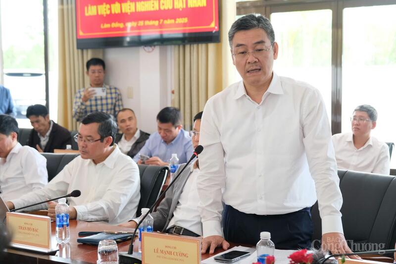 Phó Tổng Giám đốc Tập đoàn Dầu khí Việt Nam Lê Mạnh Cường phát biểu, trao đổi về lĩnh vực hợp tác giữa Tập đoàn và Viện Nghiên cứu Hạt nhân