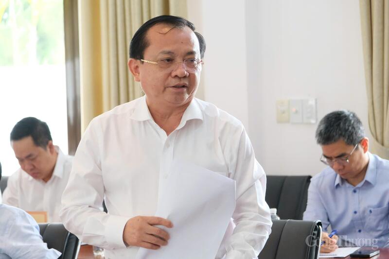 Thứ trưởng Bộ Tài chính Lê Tấn Cận trao đổi về lĩnh vực tài chính