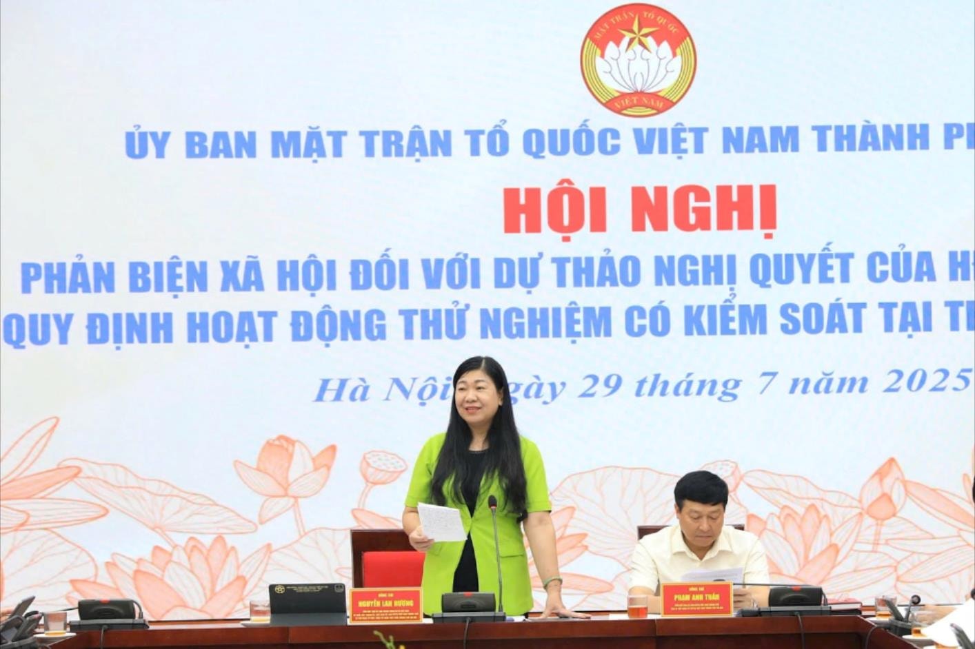dong-chi-nguyen-lan-huong-phat-bieu-tai-hoi-nghi.jpg
