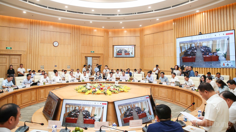 Đây là buổi làm việc đầu tiên giữa lãnh đạo Bộ Công Thương với Giám đốc Sở Công Thương và Chi cục trưởng Chi cục Quản lý thị trường các tỉnh, thành phố sau khi hợp nhất và sau khi chính quyền địa phương 2 cấp đi vào vận hành.