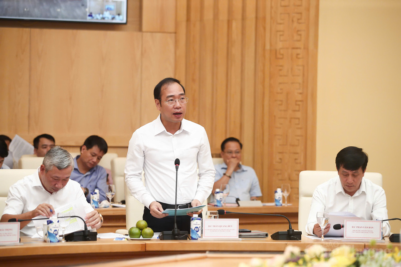 Ông Trần Quang Huy, Vụ trưởng Vụ Tổ chức cán bộ báo cáo tại hội nghị. Ảnh: Nam Nguyễn