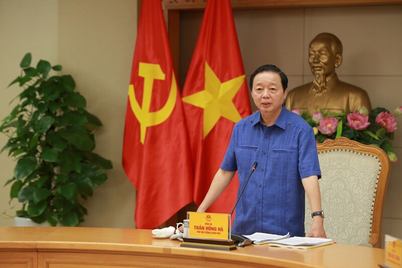 Phó Thủ tướng Trần Hồng Hà chủ trì cuộc làm việc cho ý kiến về công tác chuẩn bị Đại hội Đảng bộ Bộ Nông nghiệp và Môi trường nhiệm kỳ 2025 - 2030. Ảnh: VGP/Minh Khôi