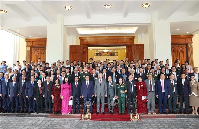 Tổng Bí thư Tô Lâm chụp ảnh cùng các đại biểu. Ảnh: TTXVN