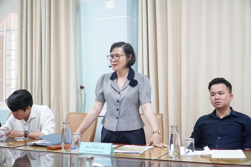 Bà Trần Tường Vân, Chủ tịch UBND phường Thanh Khê ghi nhận, đánh giá cao sự đồng hành kịp thời, sát sao của Bộ Công Thương trong cử lãnh đạo Bộ trực tiếp khảo sát thực hiện thủ tục hành chính của ngành khi vận hành mô hình chính quyền 2 cấp