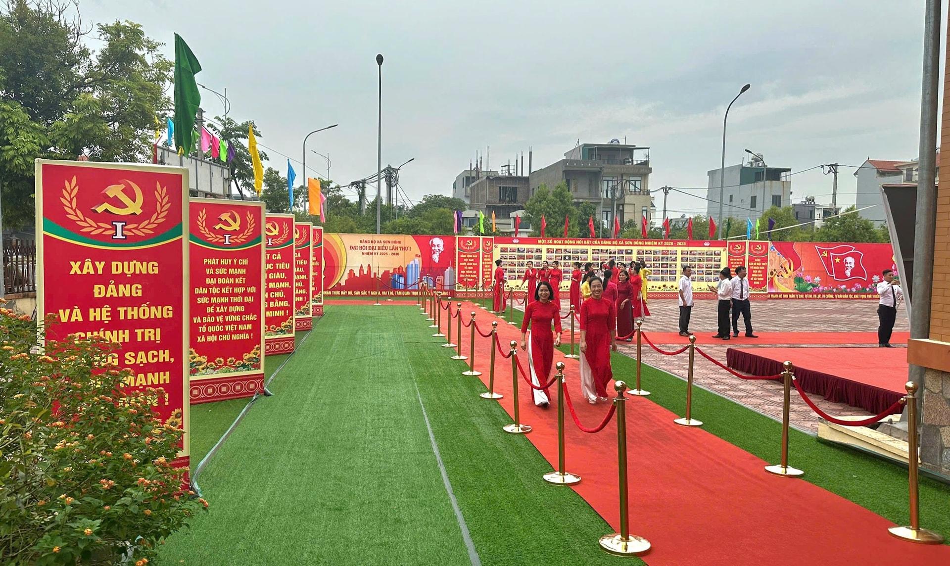 Sơn Đồng chào mừng Đại hội đại biểu Đảng bộ xã lần thứ I. Ảnh: Thanh Thạo