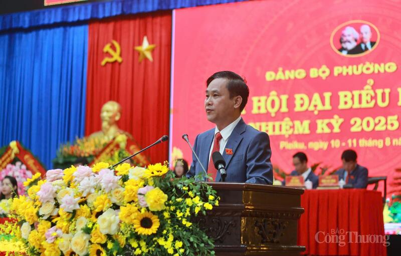 Đồng chí Nguyễn Xuân Phước, Tỉnh ủy viên, Bí thư Đảng ủy, Chủ tịch HĐND phường Pleiku phát biểu khai mạc. Ảnh: Hiền Mai