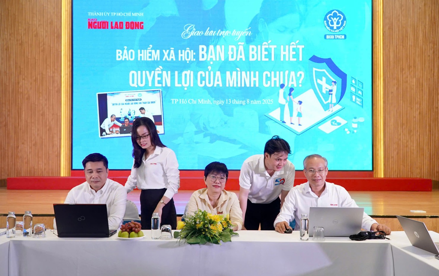 Phó Giám đốc BHXH TP. Hồ Chí Minh Trần Dũng Hà giải đáp nhiều quy định mới về tham gia BHXH. Ảnh: TT