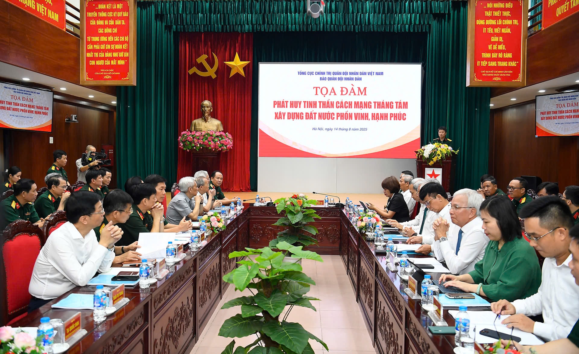 Toàn cảnh Tọa đàm với chủ đề “Phát huy tinh thần Cách mạng Tháng Tám xây dựng đất nước phồn vinh, hạnh phúc”. Ảnh: Trọng Hải