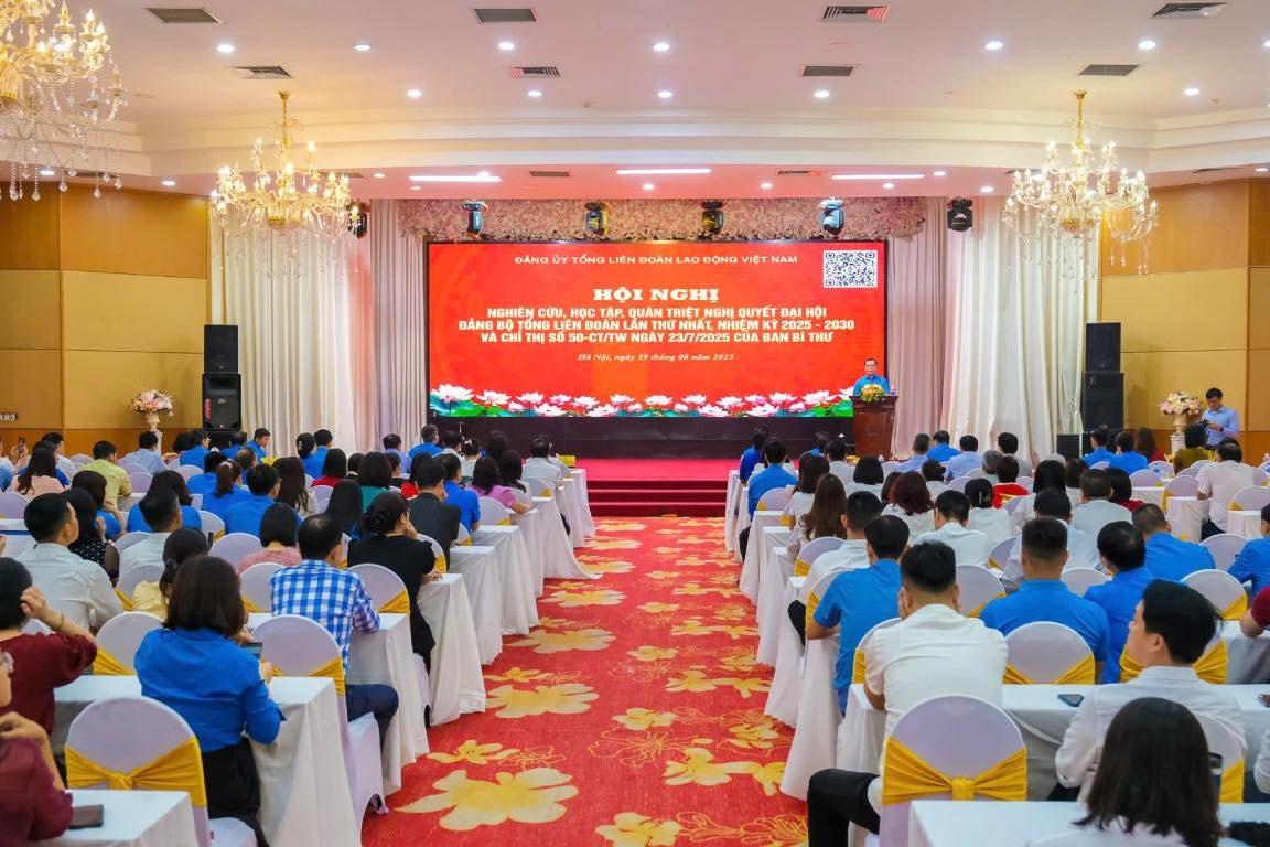hoi-nghi03.jpg
