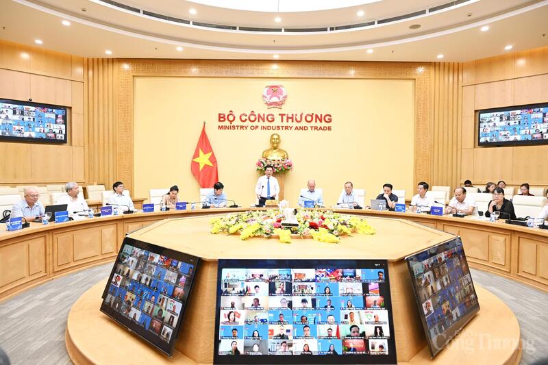 Bộ trưởng Bộ Công Thương Nguyễn Hồng Diên chủ trì hội nghị. Ảnh: Cấn Dũng