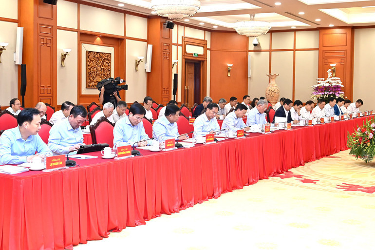 Ban Thường vụ Đảng ủy Chính phủ tham dự cuộc làm việc. (Ảnh: ĐĂNG KHOA).  