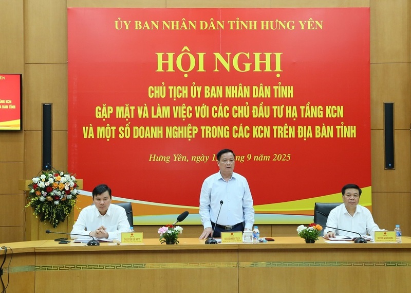 Phó Bí thư Tỉnh ủy, Chủ tịch UBND tỉnh Hưng Yên Nguyễn Khắc Thận phát biểu chỉ đạo tại hội nghị. Ảnh: Cổng TTĐT tỉnh Hưng Yên