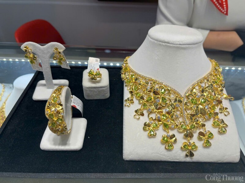 Nên mua vàng 9999 hay vàng 18K để tích trữ? - 1