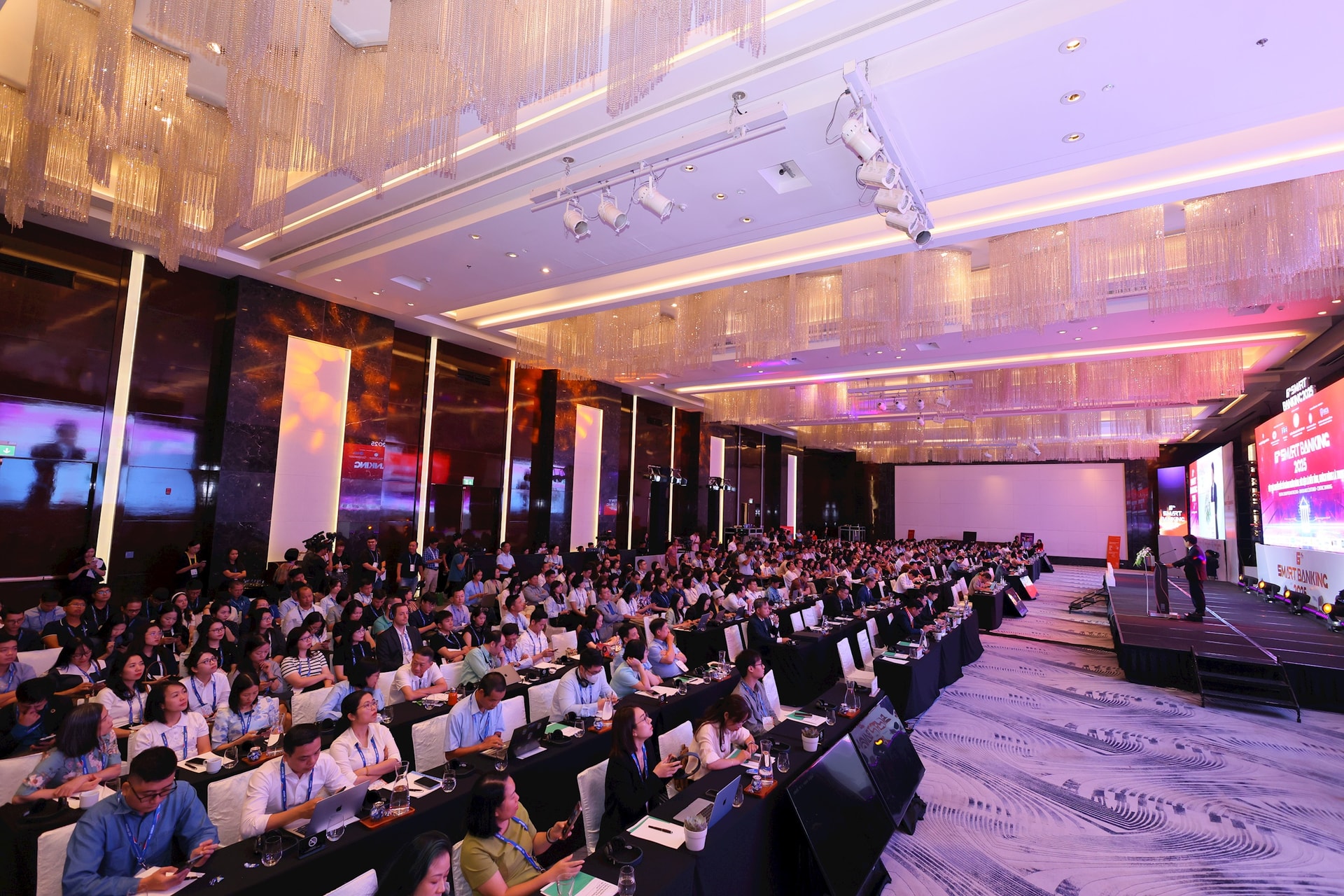 anh-hoi-truong-1.jpg