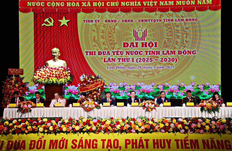 Đoàn Chủ tịch điều hành Đại hội. Ảnh: Chính Thành