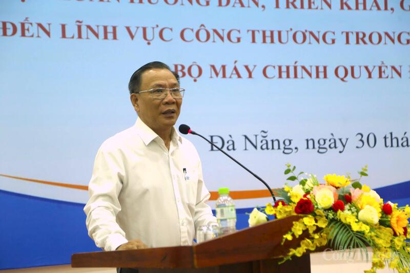 Phó Giám đốc Sở Công Thương TP. Đà Nẵng Nguyễn Văn Trừ phát biểu tại hội nghị