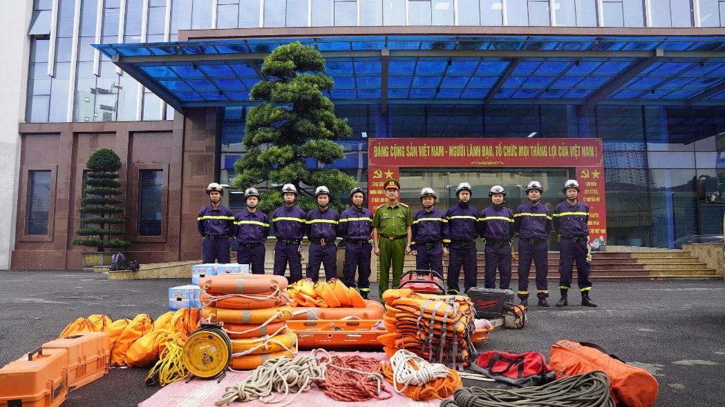 Tổ công tác Cảnh sát phòng cháy, chữa cháy và cứu nạn, cứu hộ Hà Nội tham gia Đoàn của Bộ Công an. Ảnh: CATP