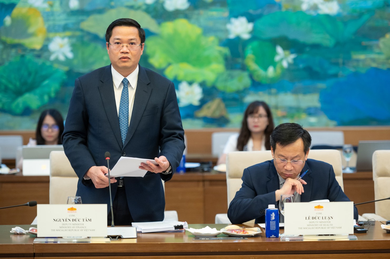 Thứ trưởng Bộ Tài chính Nguyễn Đức Tâm phát biểu tại Tọa đàm.