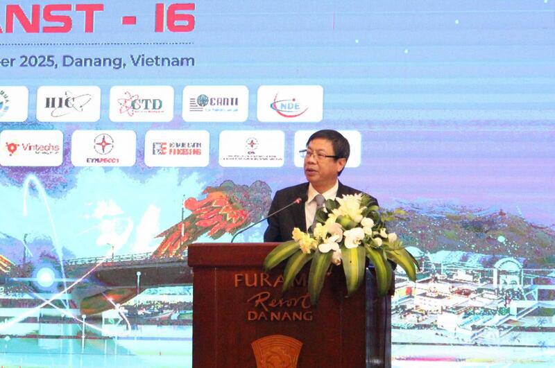 Thứ trưởng Bộ Khoa học và Công nghệ Lê Xuân Định phát biểu khai mạc VINANST 16