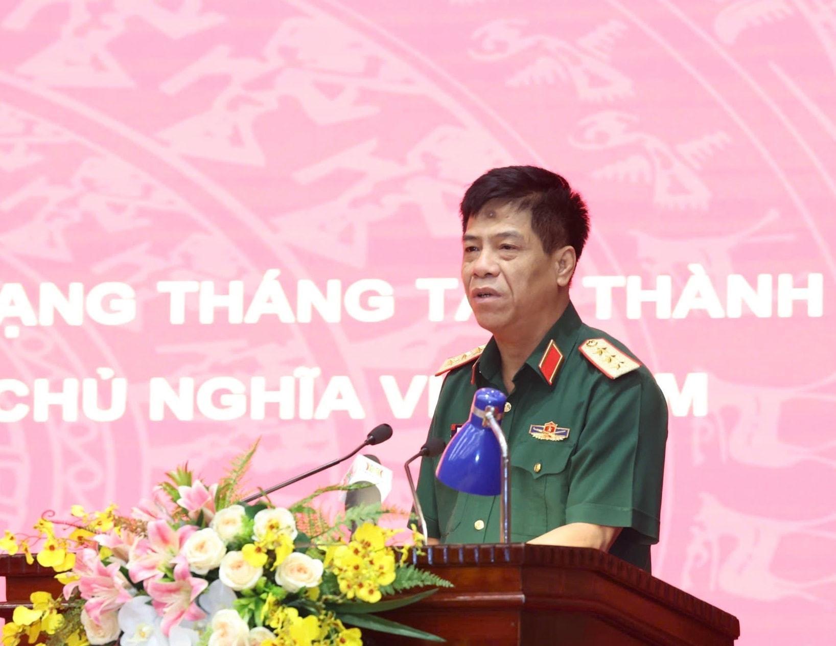 Thượng tướng Nguyễn Văn Nghĩa, Phó Tổng tham mưu trưởng Quân đội Nhân dân Việt Nam tham luận tại hội nghị. Ảnh: Viết Thành