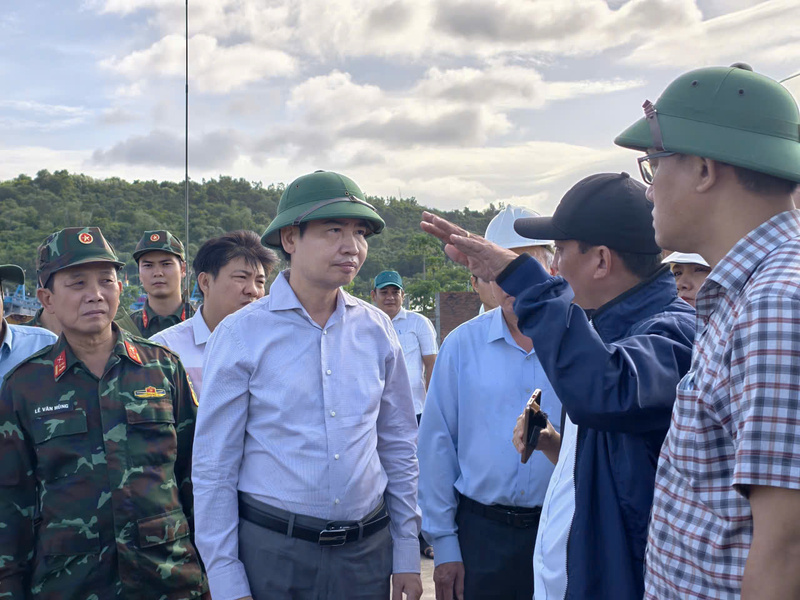 Chủ tịch UBND tỉnh Đắk Lắk Tạ Anh Tuấn kiểm tra công tác phòng chống lụt bão ở các xã, phường phía Đông của tỉnh. Ảnh: Tiến Thoại