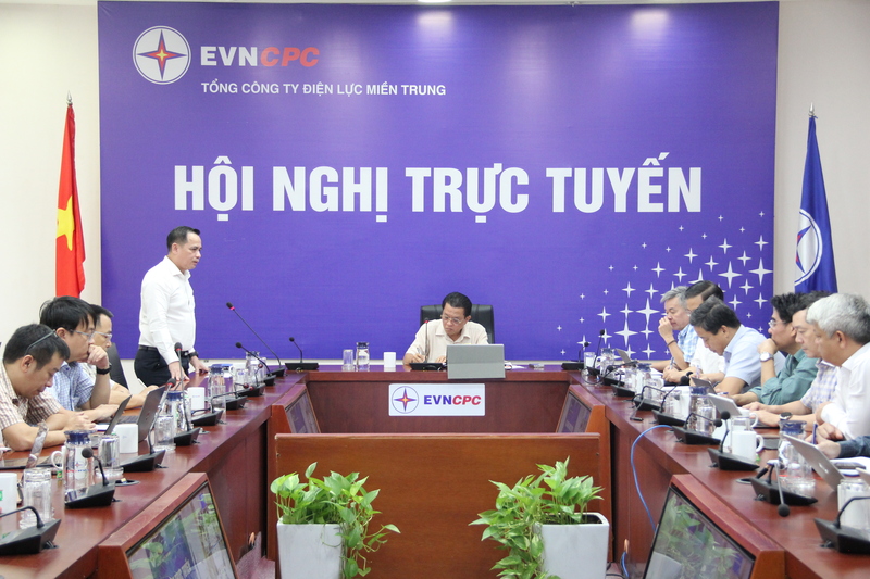 EVNCPC họp khẩn trực tuyến về khắc phục sự cố điện do bão số 13 gây ra. Ảnh: Bình An