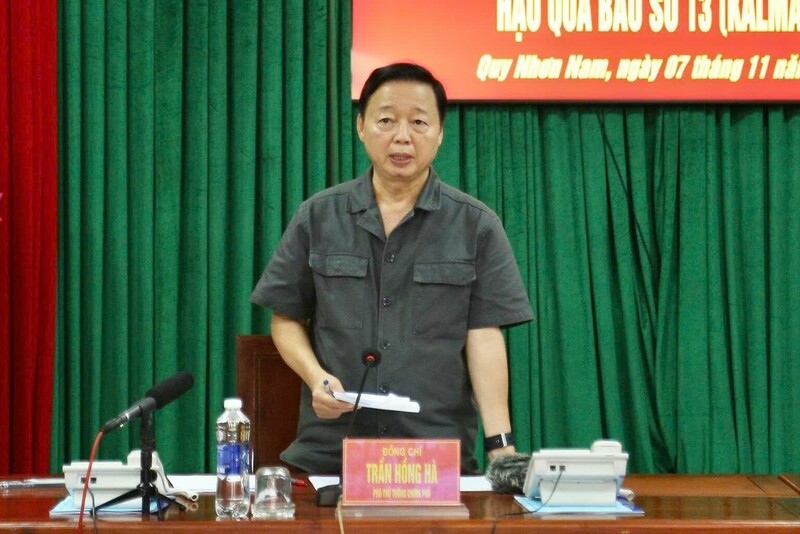 Phó Thủ tướng Chính phủ Trần Hồng Hà yêu cầu các địa phương tiếp tục sâu sát cơ sở, chủ động hỗ trợ người dân khắc phục hậu quả.