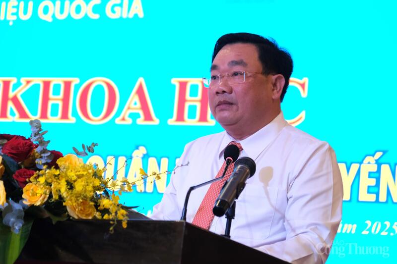 Ông Trịnh Minh Hoàng, Phó Chủ tịch UBND tỉnh Khánh Hòa phát biểu khai mạc Hội thảo. Ảnh: Lê Sơn