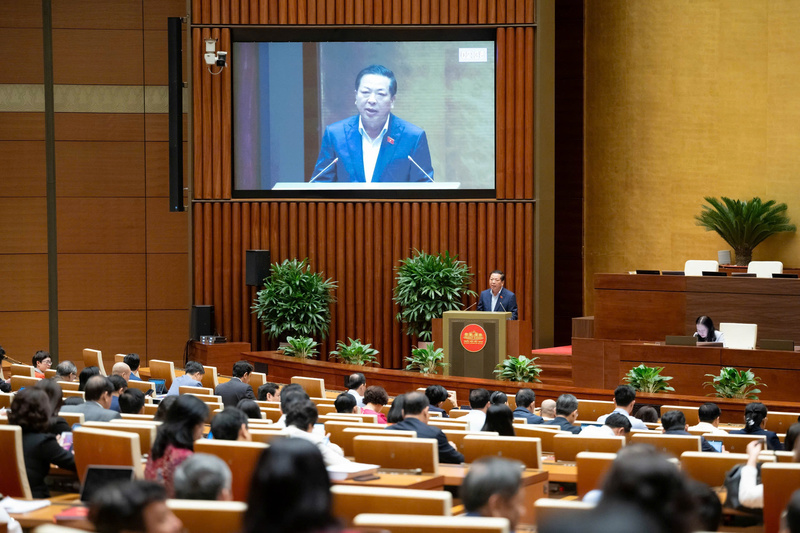 Quốc hội nghe Tờ trình của Chính phủ và Báo cáo thẩm tra của Uỷ ban Kinh tế và Tài chính về chủ trương đầu tư Dự án đầu tư xây dựng Cảng hàng không quốc tế Gia Bình. Ảnh: VPQH