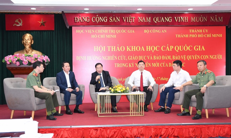 Tại phiên tọa đàm 2, các diễn giả tập trung thảo luận về định hướng bảo đảm, bảo vệ quyền con người trong kỷ nguyên mới của dân tộc. Ảnh: Minh Khuê