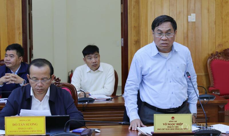 Ông Võ Ngọc Hiệp, Phó Chủ tịch UBND tỉnh Lâm Đồng phát biểu tại cuộc họp