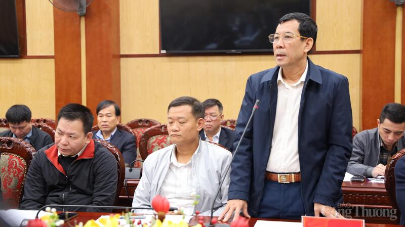 Đại diện UBND cấp xã nêu những khó khăn, vướng mắc trong giải phóng mặt bằng các dự án hạ tầng cụm công nghiệp trên địa bàn.