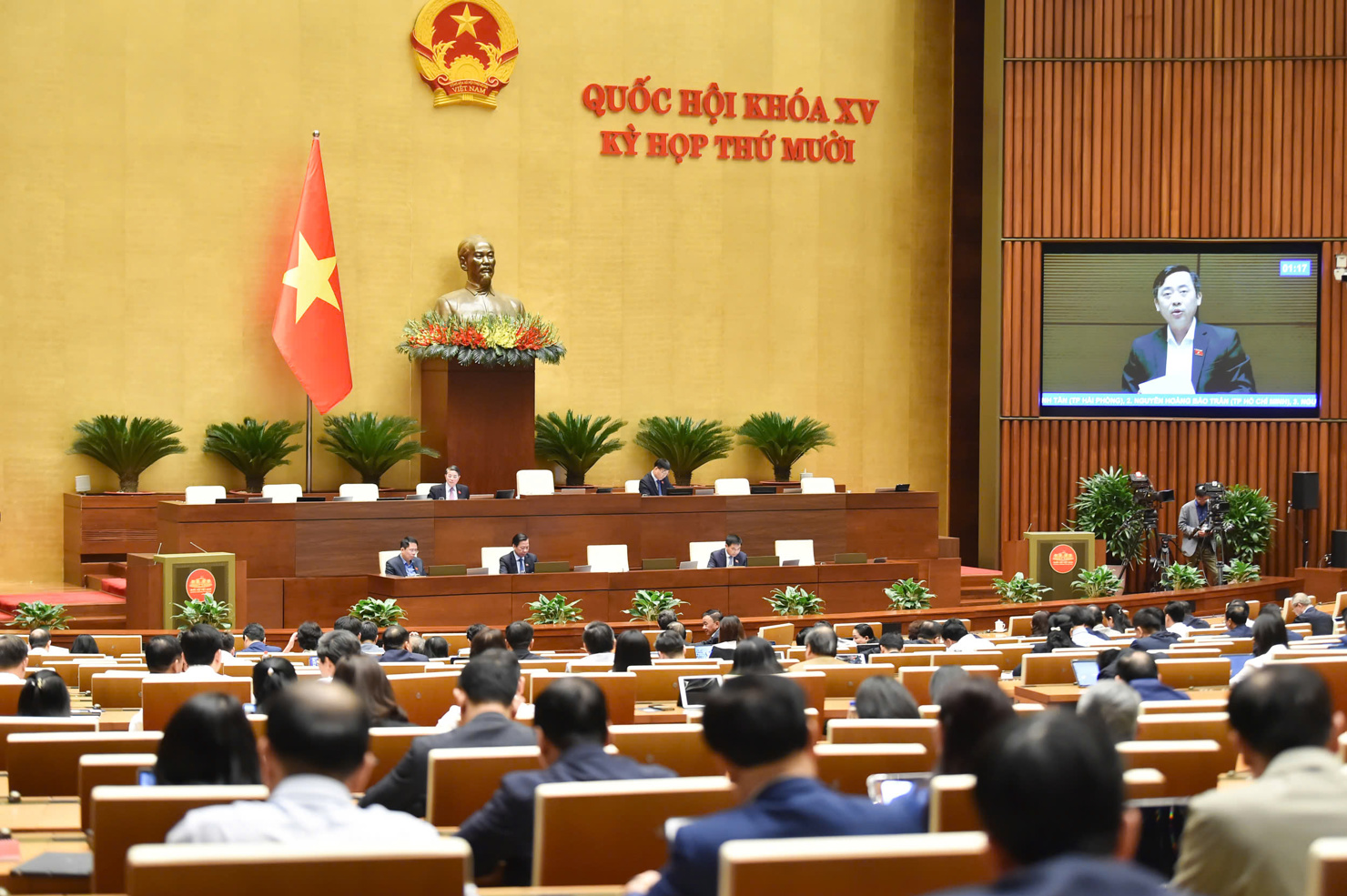 Quang cảnh phiên họp.