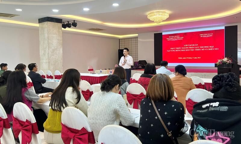 Lớp tập huấn diễn ra trong không khí sôi nổi. Ảnh: Hiền Mai