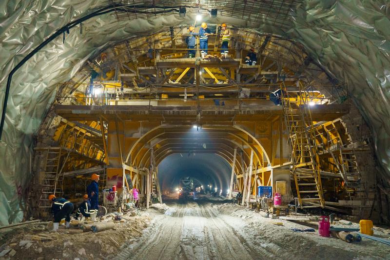 Các hạng mục cầu cống, hầm xuyên núi được gấp rút thực hiện