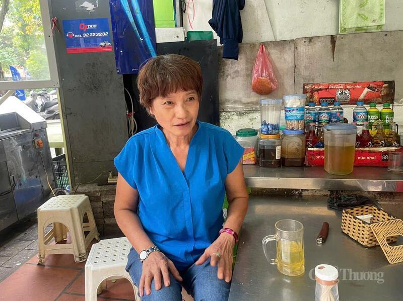 Cô Trịnh Thị Vân chia sẻ về những băn khoăn khi chuyển sang xe điện.