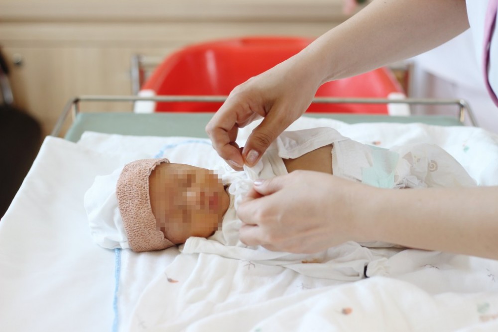 Cứu sống bé trai sinh non 1kg tại Vinmec Phú Quốc