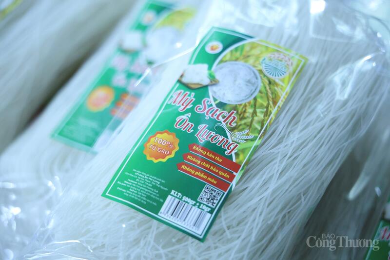 Mã QR truy xuất nguồn gốc được gắn trên sản phẩm giúp kiểm tra toàn bộ quy trình sản xuất.