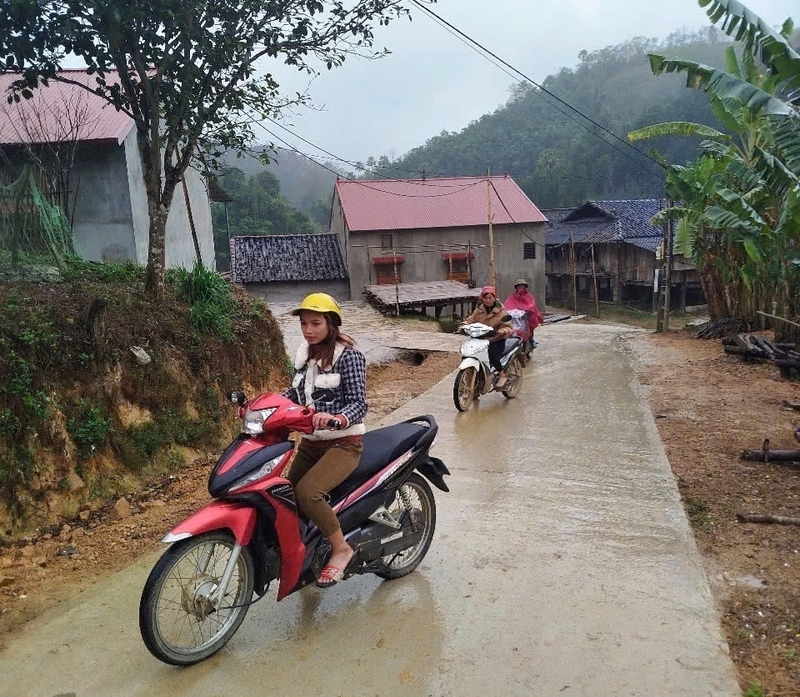 Nhờ có nhiều chính sách dành cho vùng dân tộc đến nay 61/61 xã có đường đến trung tâm xã được bê tông hóa; 1.325/1.425 thôn có đường ô tô đến trung tâm thôn cứng hóa, đạt 91,25%.