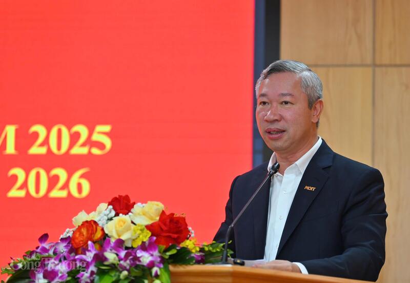 Đồng chí Phạm Nguyên Hùng, Cục trưởng Cục Điện lực trình bày tham luận