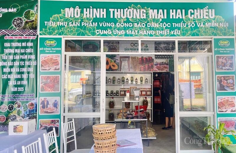 Mô hình thương mại hai chiều tiêu thụ sản phẩm vùng đồng bào dân tộc thiểu số miền núi và cung ứng các mặt hàng thiết yếu.