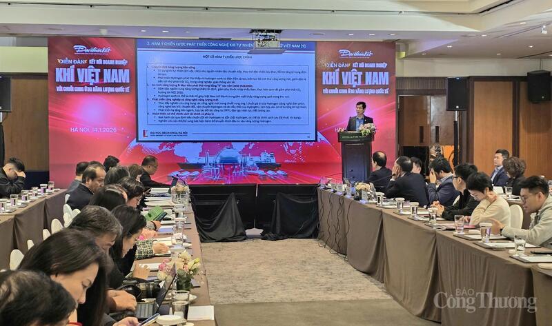 Toàn cảnh diễn đàn.